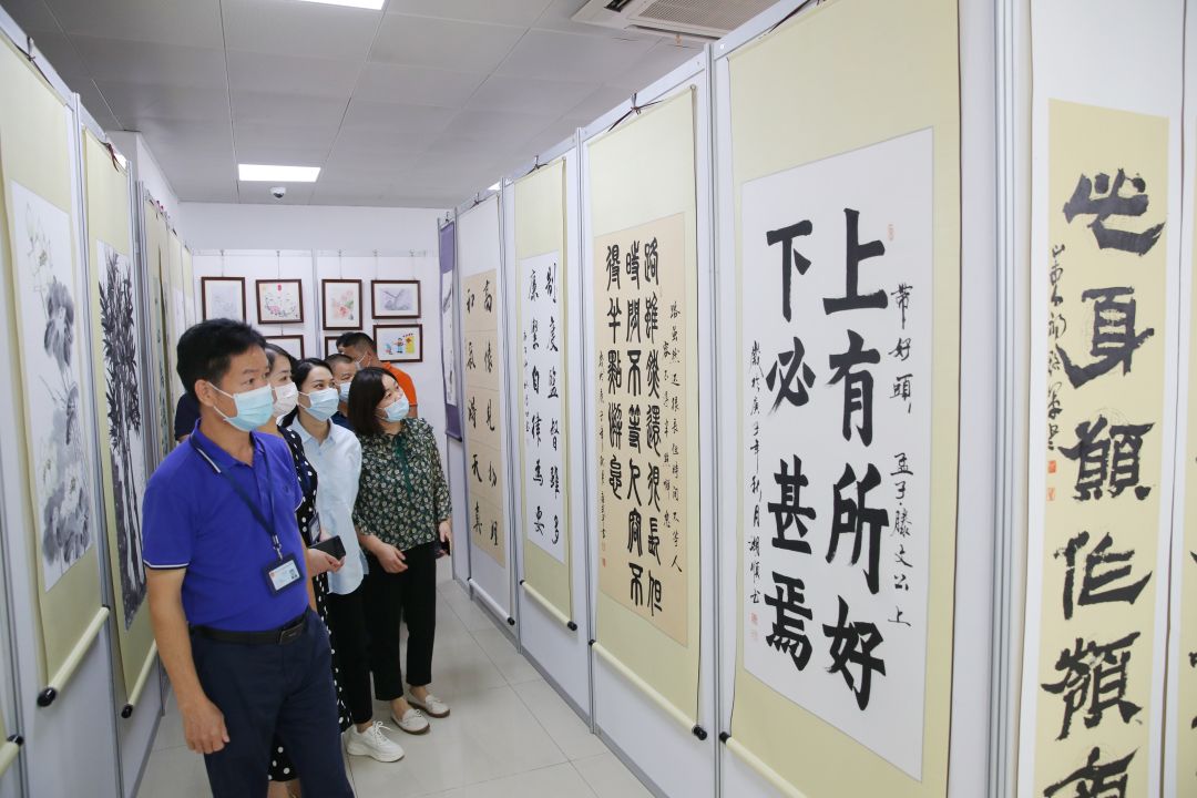 龍華區(qū)福城街道舉辦“書香廉韻 清風(fēng)福城”廉潔文化書畫展活動，組織文化藝術(shù)交流